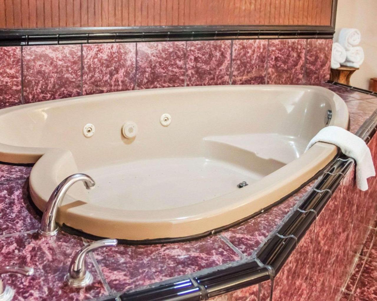 The Clarion Inn Элк-Сити Экстерьер фото